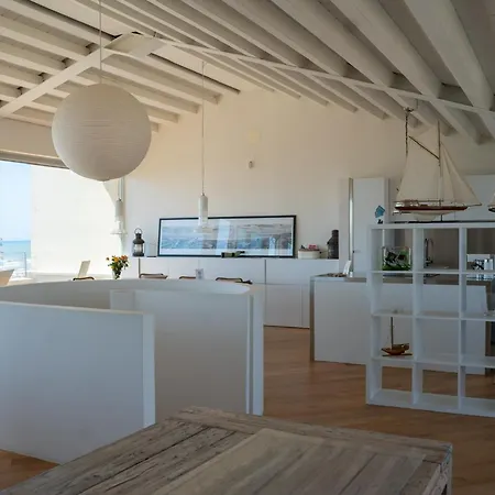 Penthouse On The Sea شقة